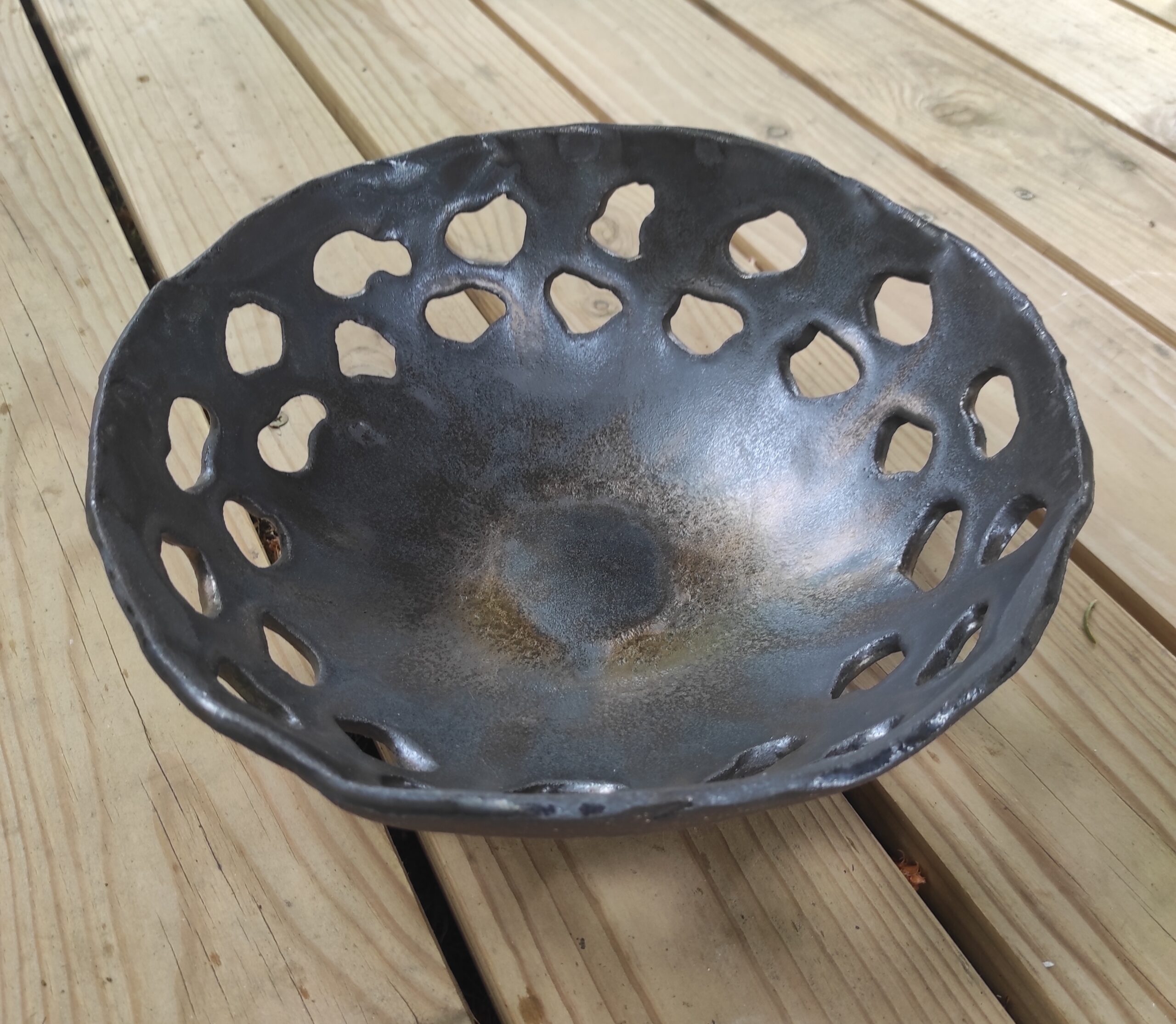 Coupe à fruits en grès noir – Image 2