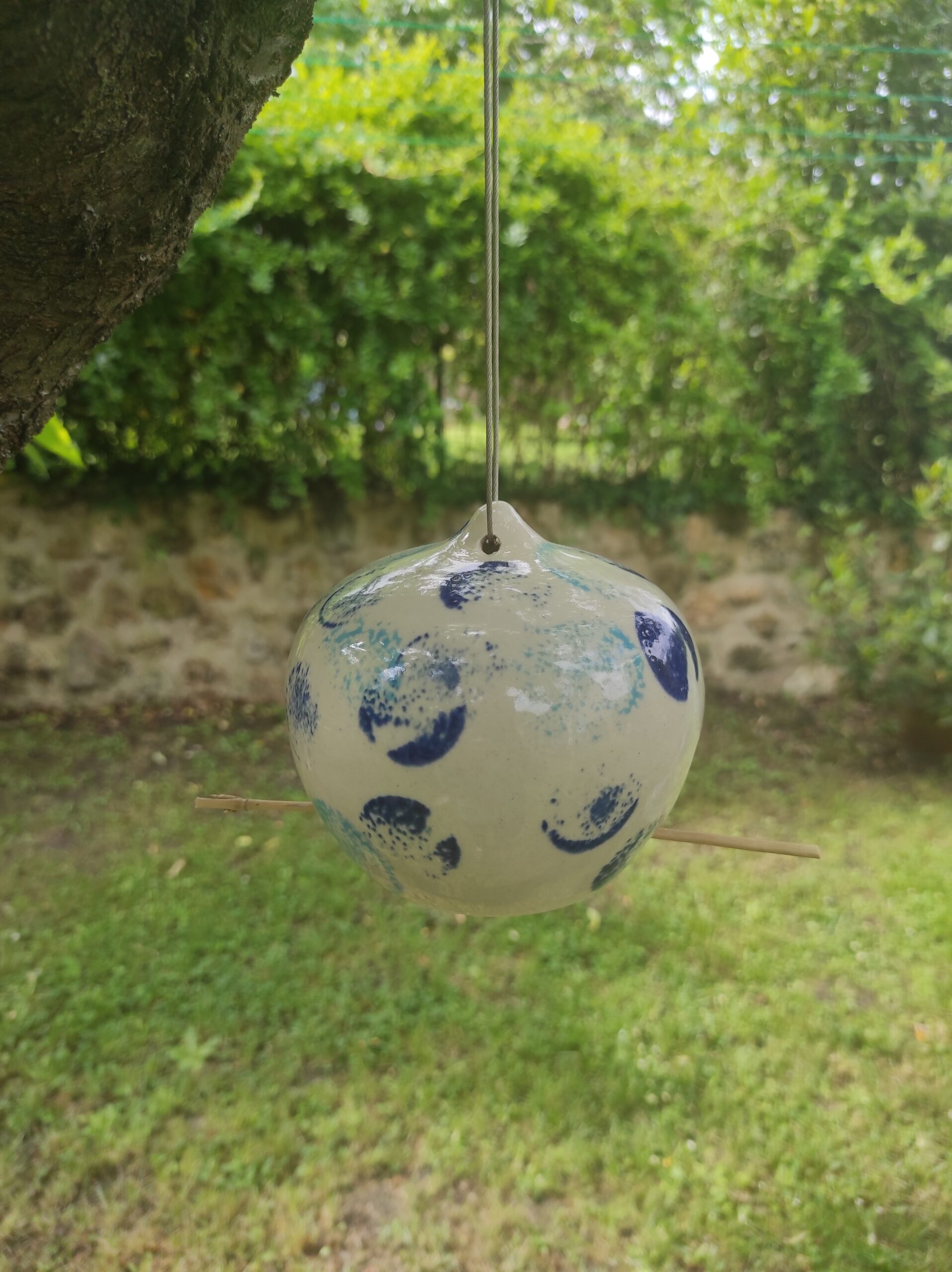 Mangeoire à oiseaux en grès