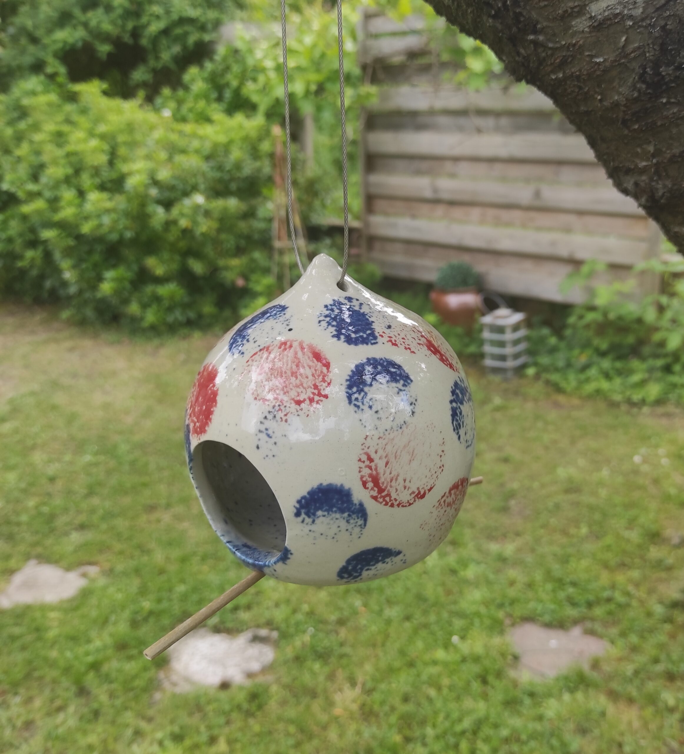 Mangeoire à oiseaux en grès – Image 4